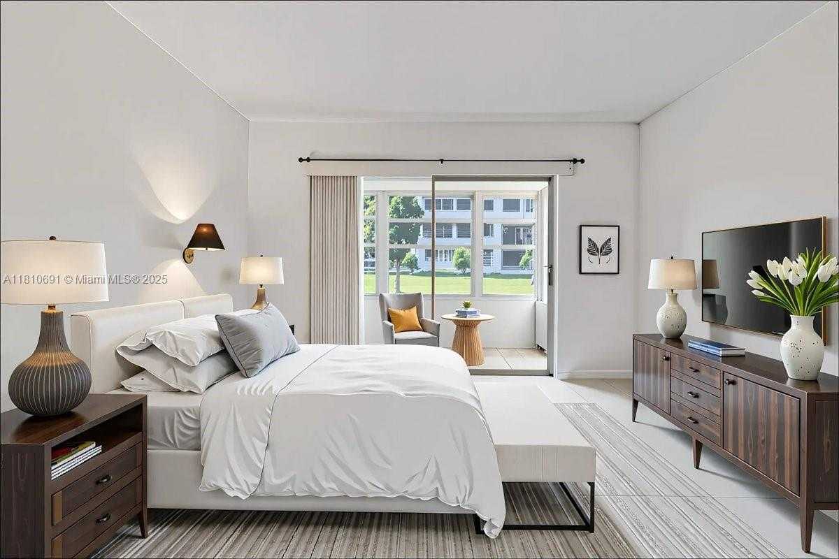Small Image of 2200 PARK LN #109, Hollywood Number 5