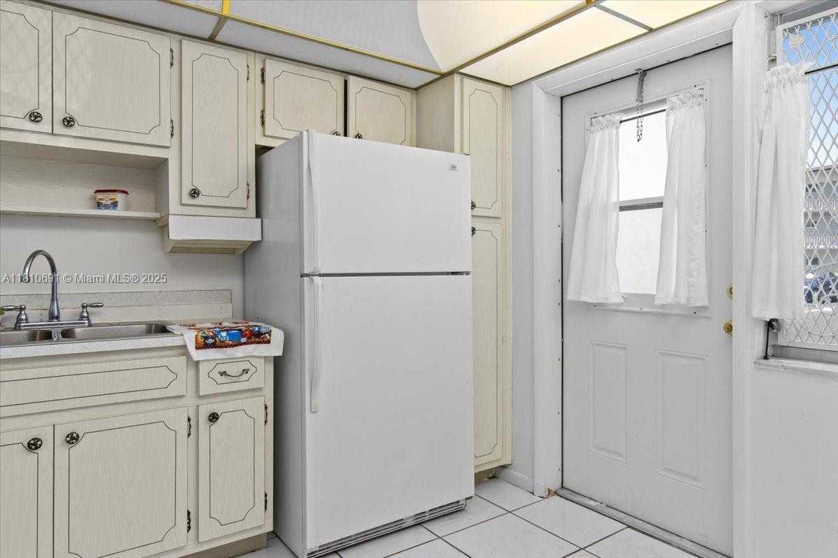 Small Image of 2200 PARK LN #109, Hollywood Number 9