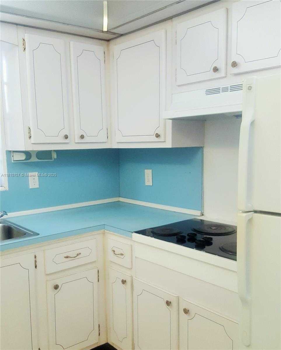 Small Image of 19080 NORTH EAST 3RD CT #318, Miami Number 5