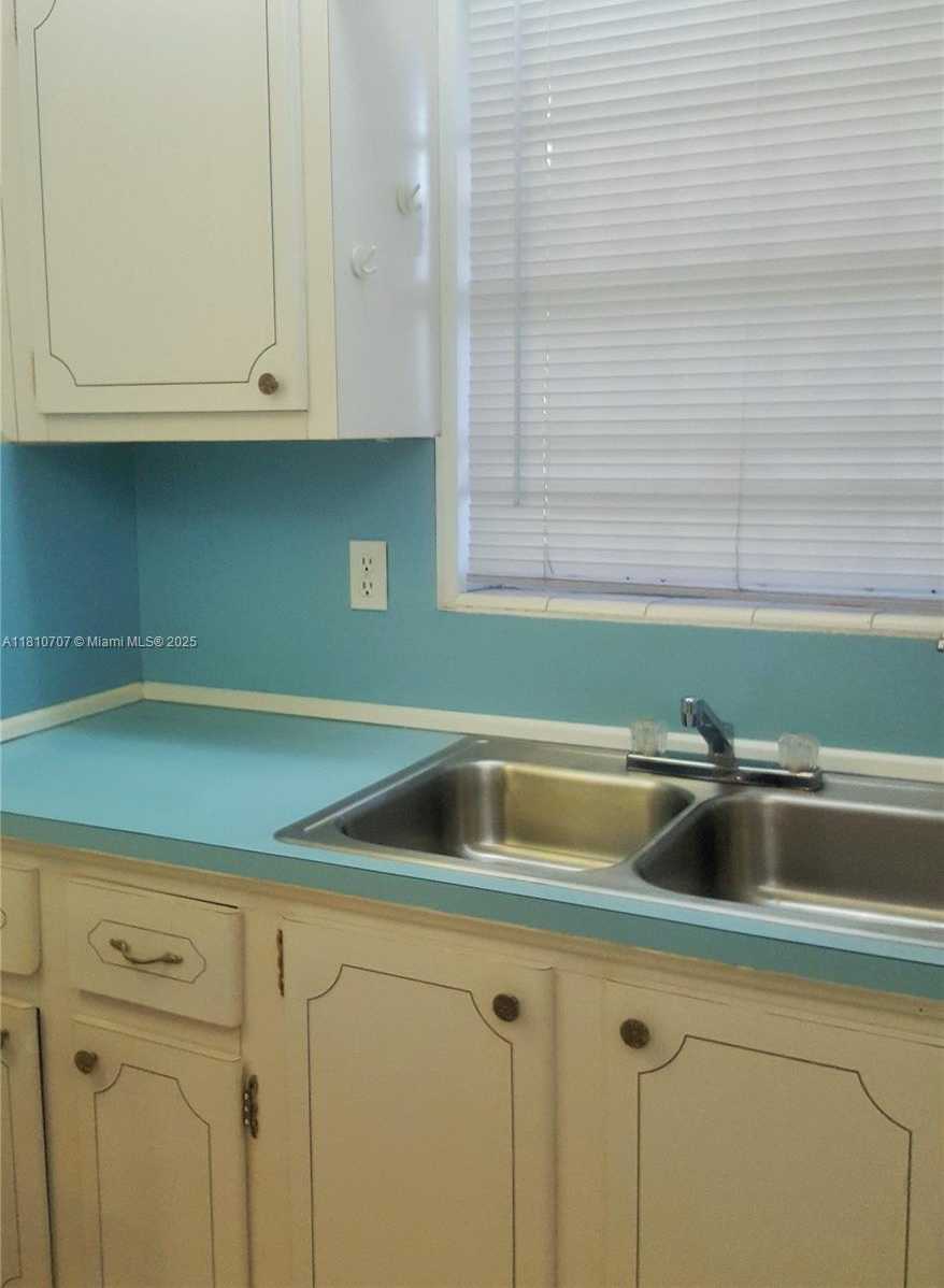Small Image of 19080 NORTH EAST 3RD CT #318, Miami Number 6