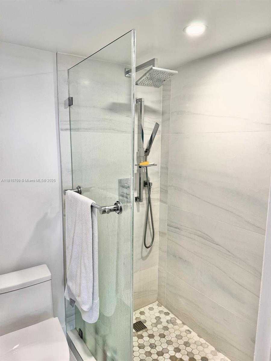 Small Image of 3375 NORTH COUNTRY CLUB DR #701, Aventura Number 19
