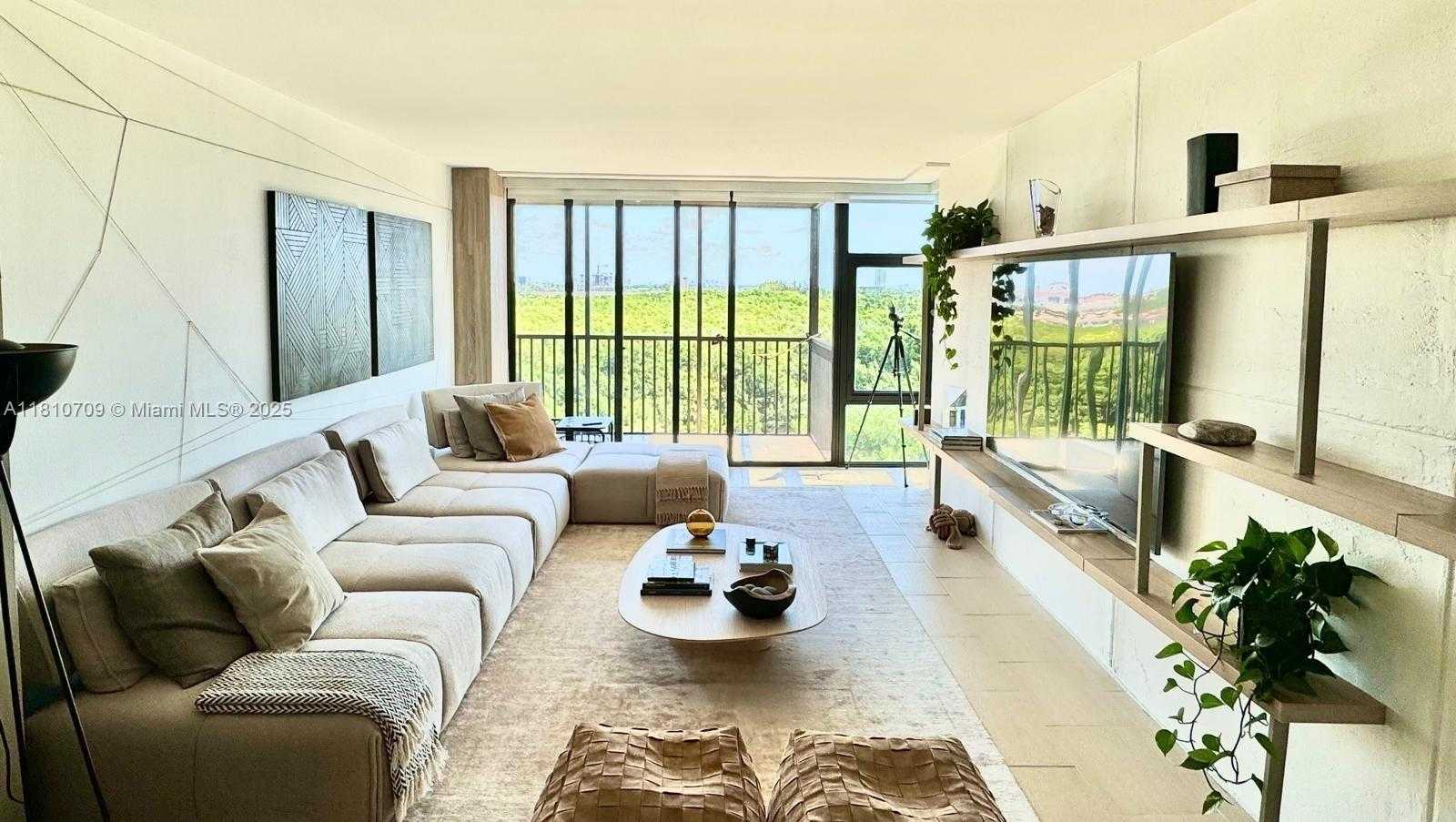 Small Image of 3375 NORTH COUNTRY CLUB DR #701, Aventura Number 2