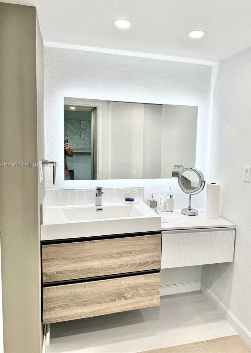 Small Image of 3375 NORTH COUNTRY CLUB DR #701, Aventura Number 21