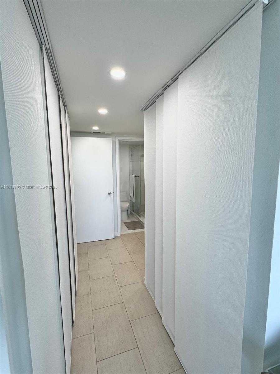 Small Image of 3375 NORTH COUNTRY CLUB DR #701, Aventura Number 23