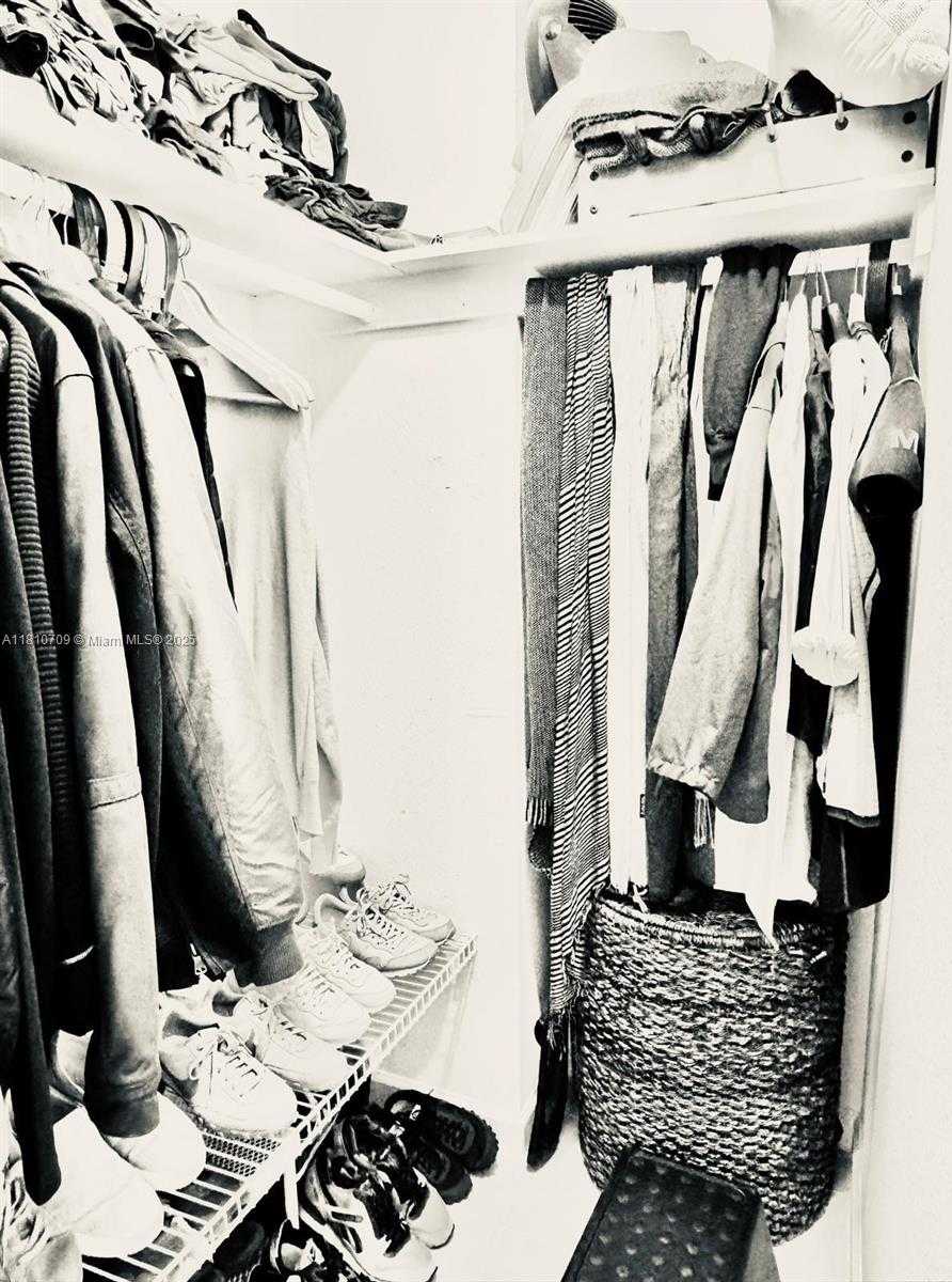 Small Image of 3375 NORTH COUNTRY CLUB DR #701, Aventura Number 26