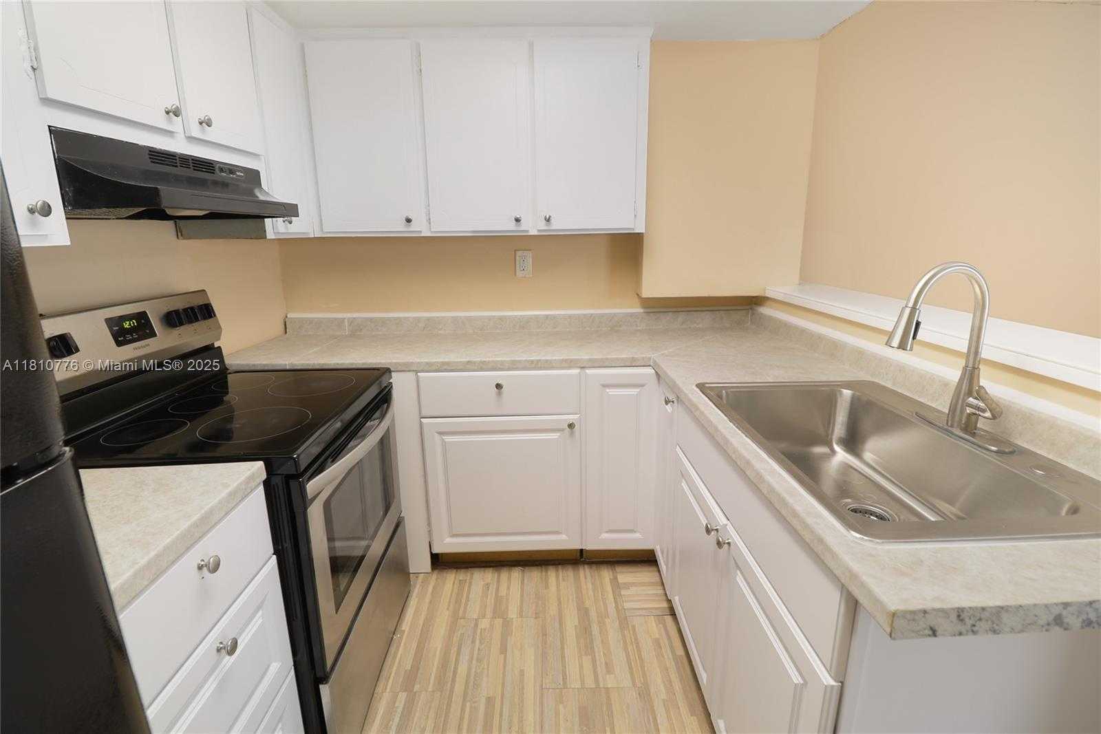 Small Image of 1354 SEAVIEW DR, North Lauderdale Number 11