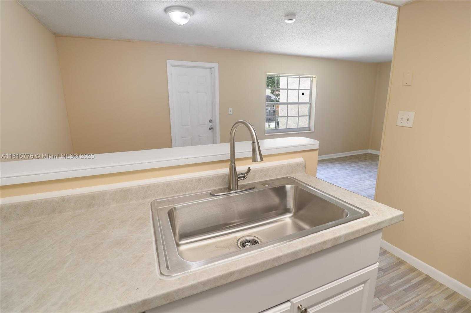 Small Image of 1354 SEAVIEW DR, North Lauderdale Number 12