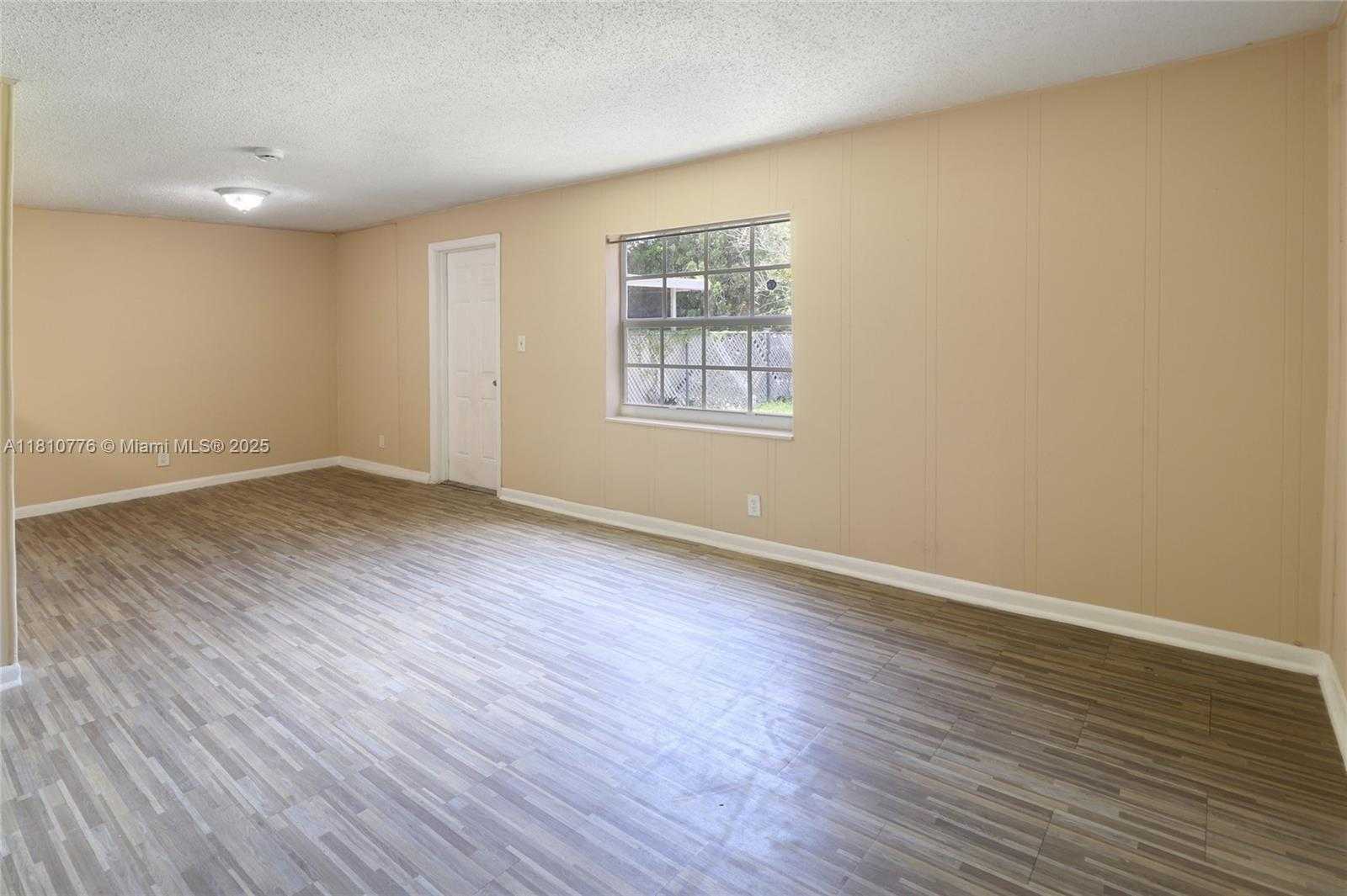 Small Image of 1354 SEAVIEW DR, North Lauderdale Number 13