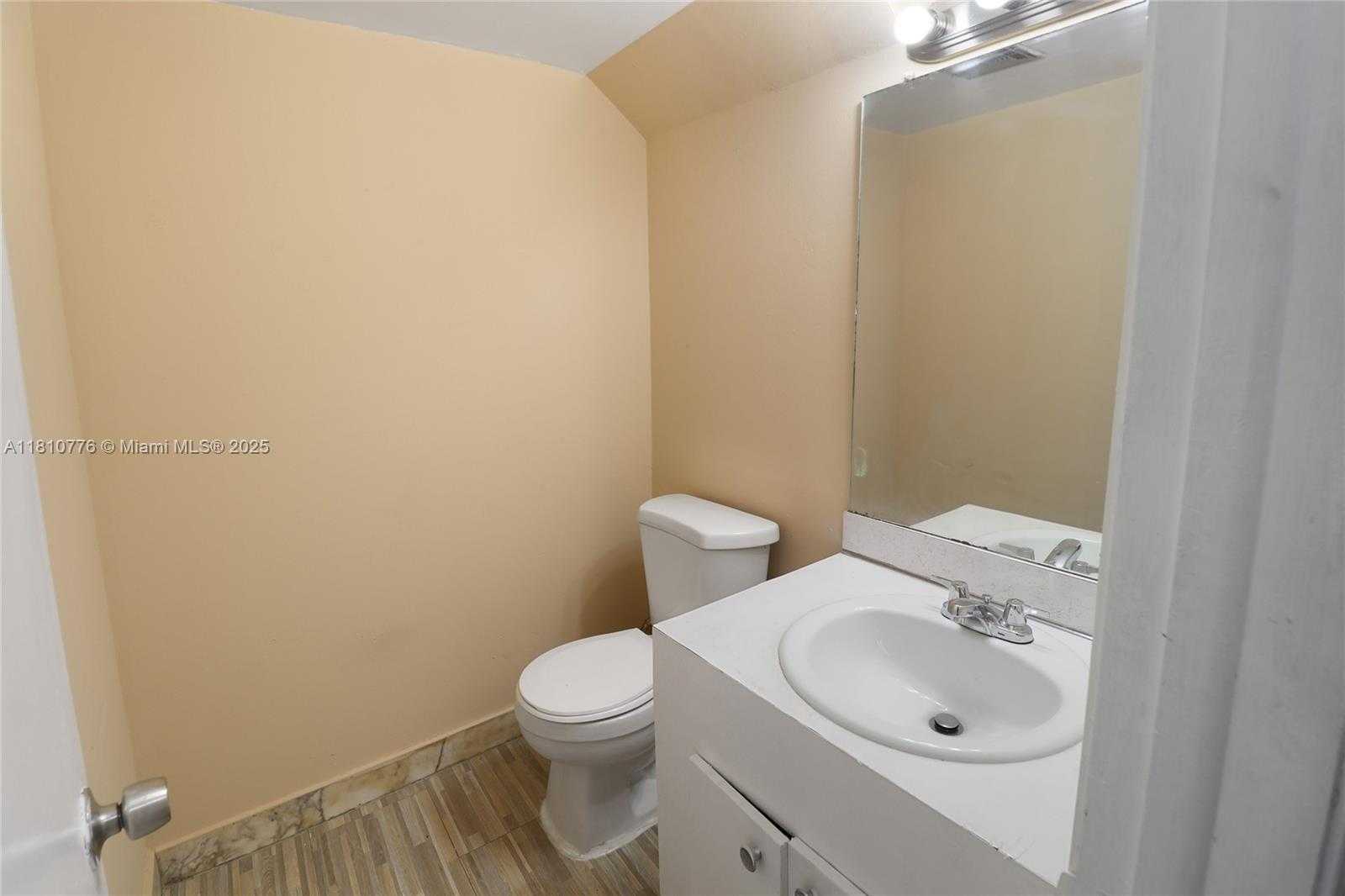 Small Image of 1354 SEAVIEW DR, North Lauderdale Number 14
