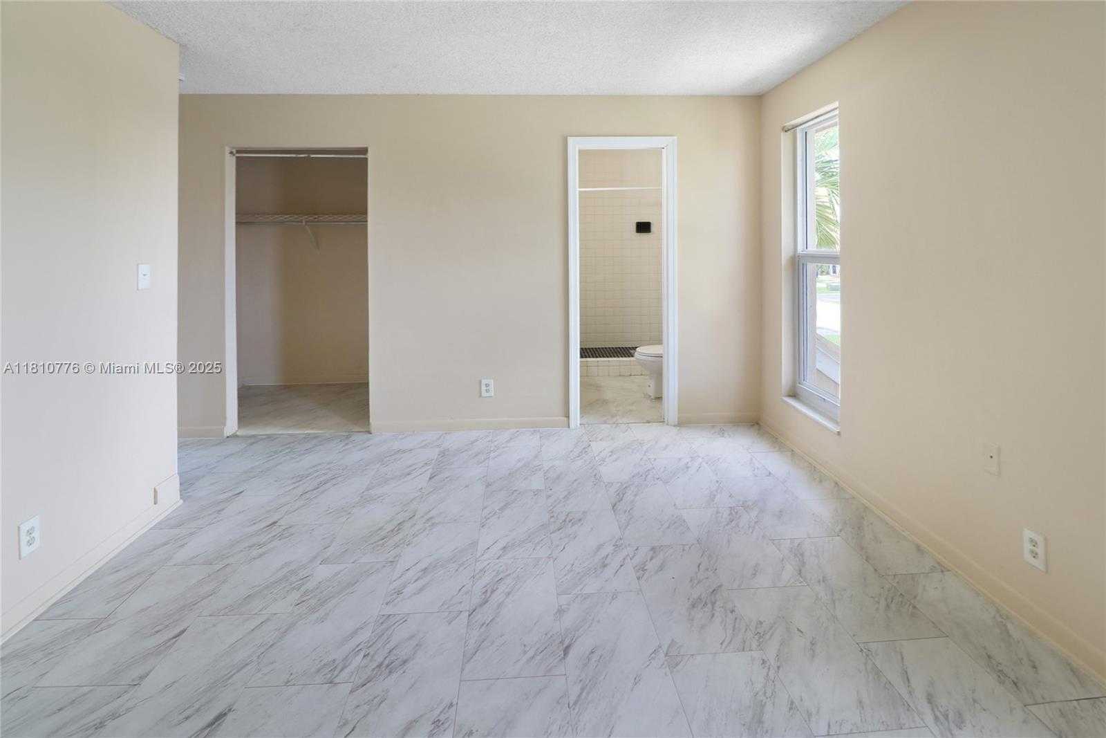 Small Image of 1354 SEAVIEW DR, North Lauderdale Number 18