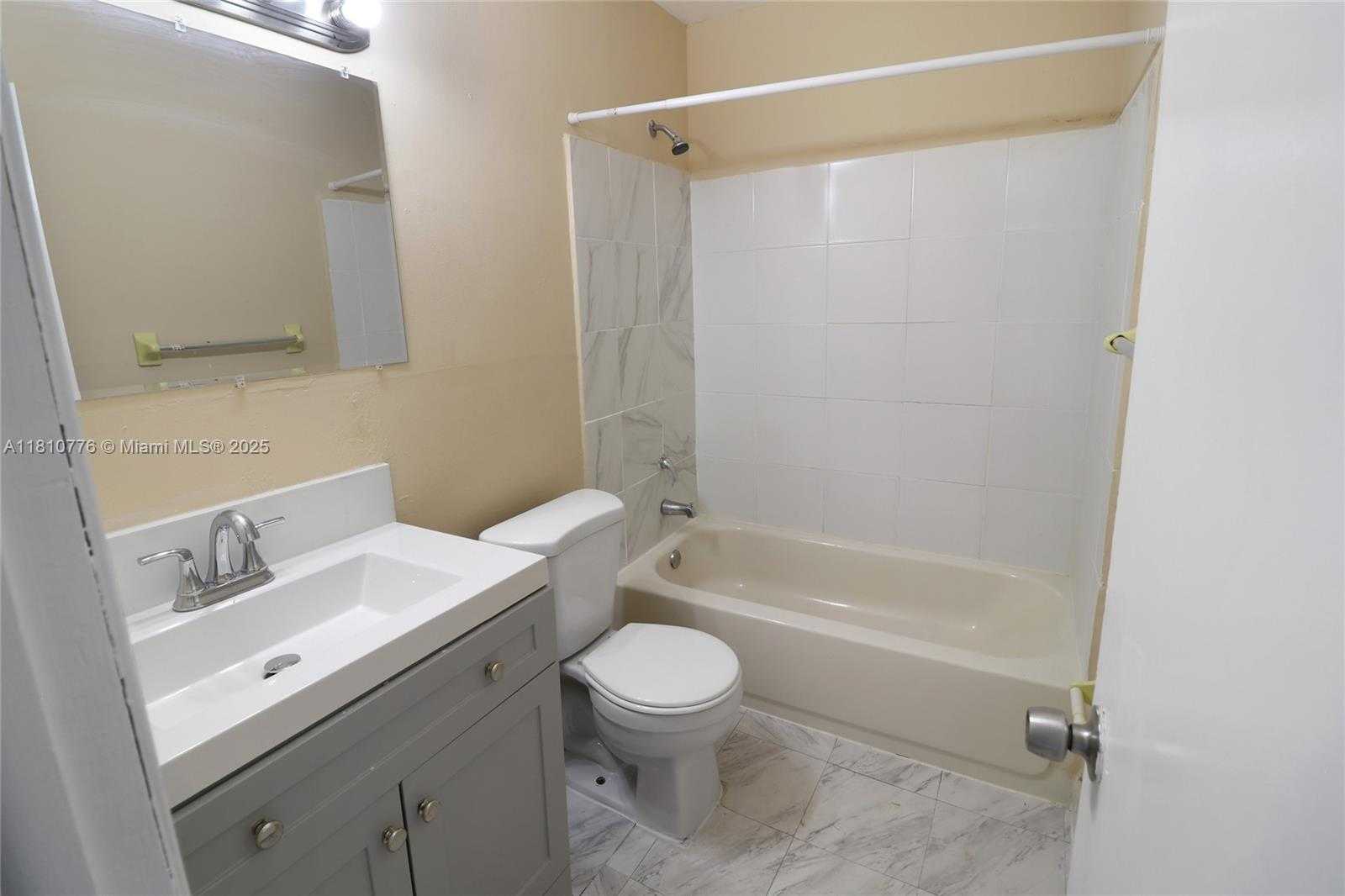 Small Image of 1354 SEAVIEW DR, North Lauderdale Number 19