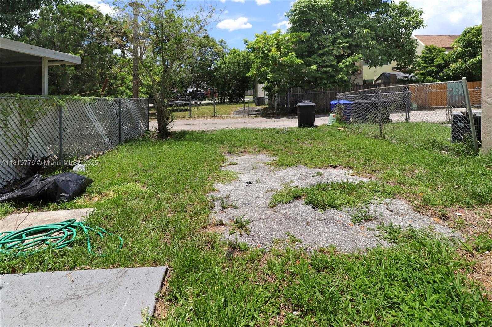 Small Image of 1354 SEAVIEW DR, North Lauderdale Number 26