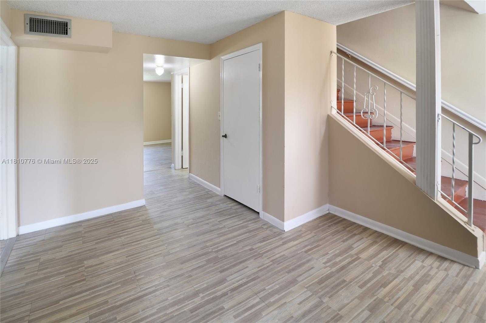 Small Image of 1354 SEAVIEW DR, North Lauderdale Number 4