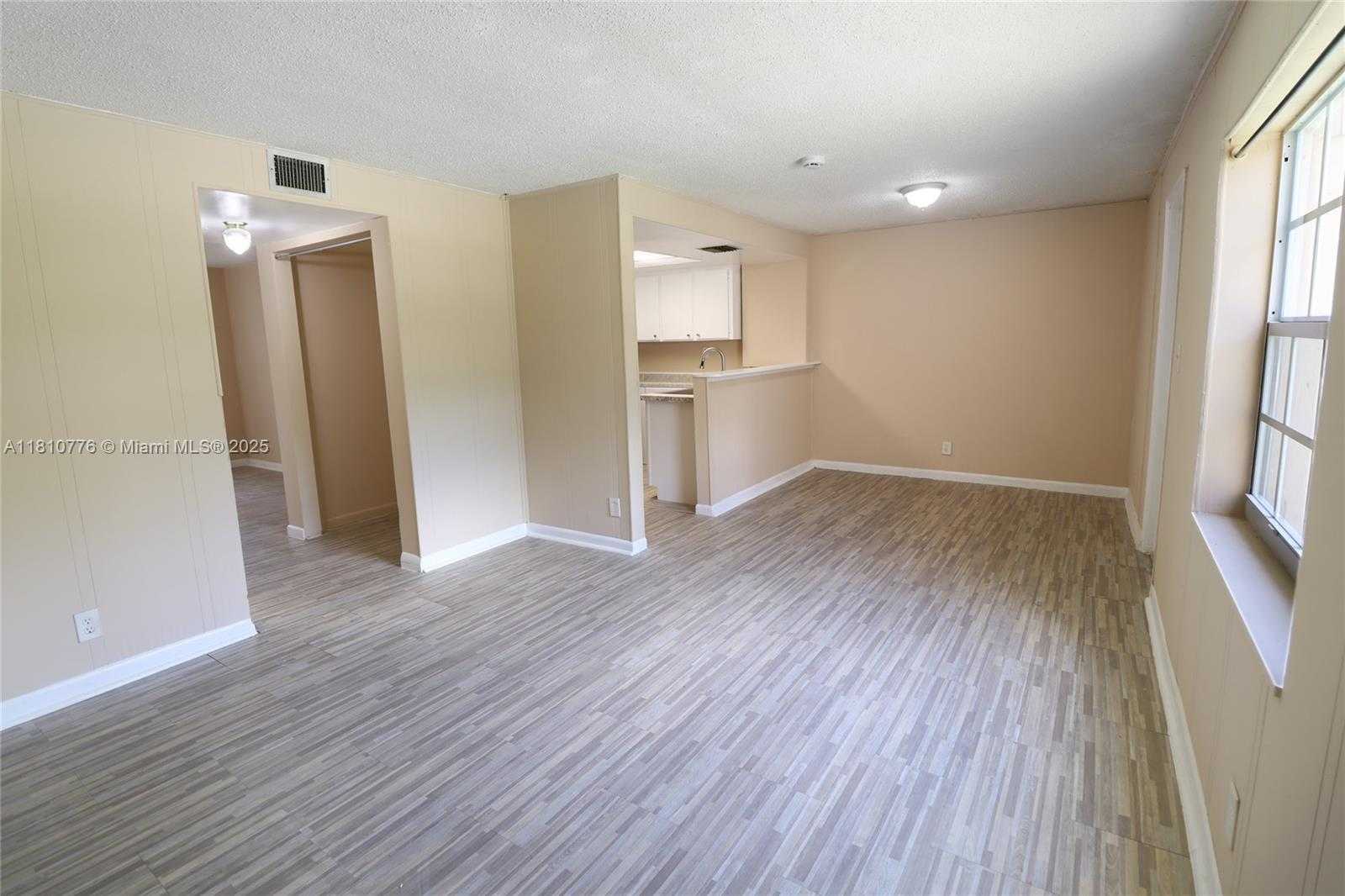 Small Image of 1354 SEAVIEW DR, North Lauderdale Number 6