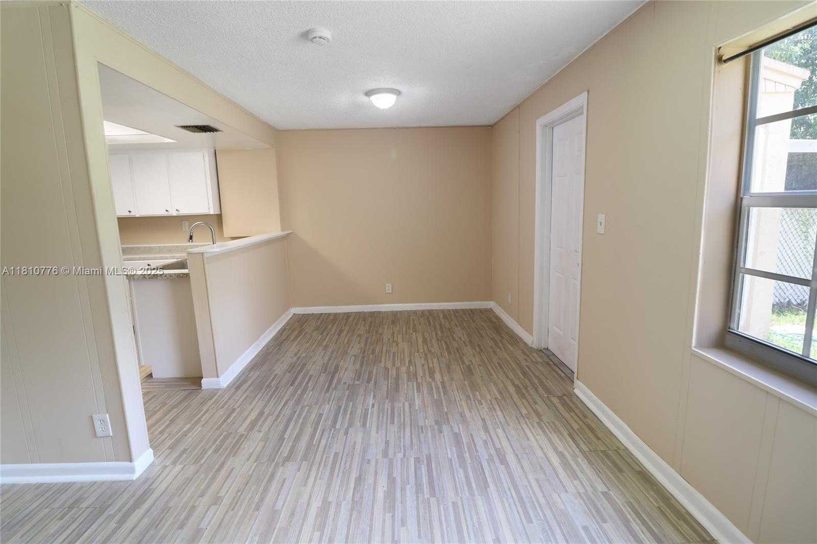 Small Image of 1354 SEAVIEW DR, North Lauderdale Number 7