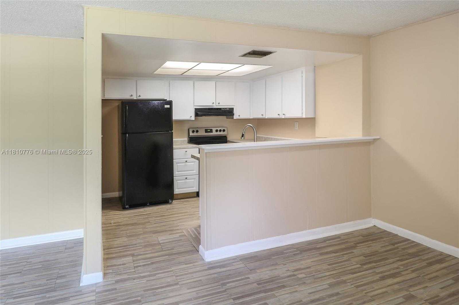 Small Image of 1354 SEAVIEW DR, North Lauderdale Number 9