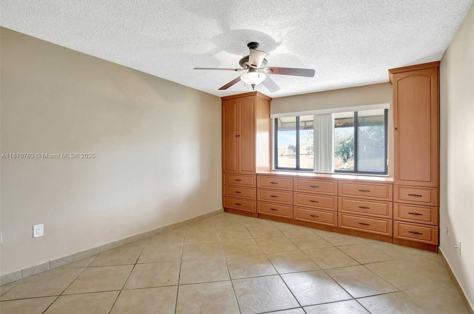 Small Image of 15535 NORTH MIAMI LAKEWAY N #106, Miami Lakes Number 19