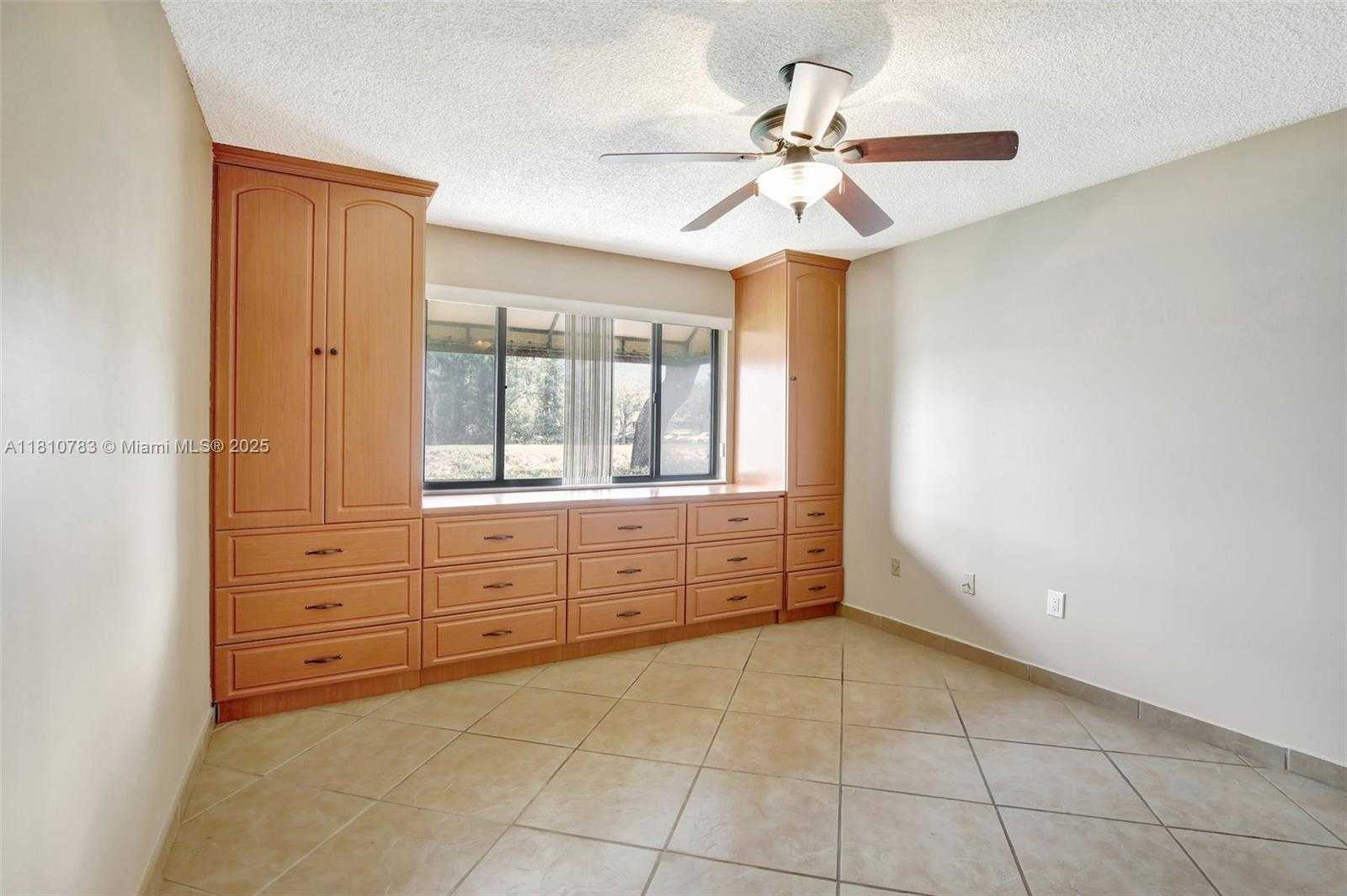 Small Image of 15535 NORTH MIAMI LAKEWAY N #106, Miami Lakes Number 23