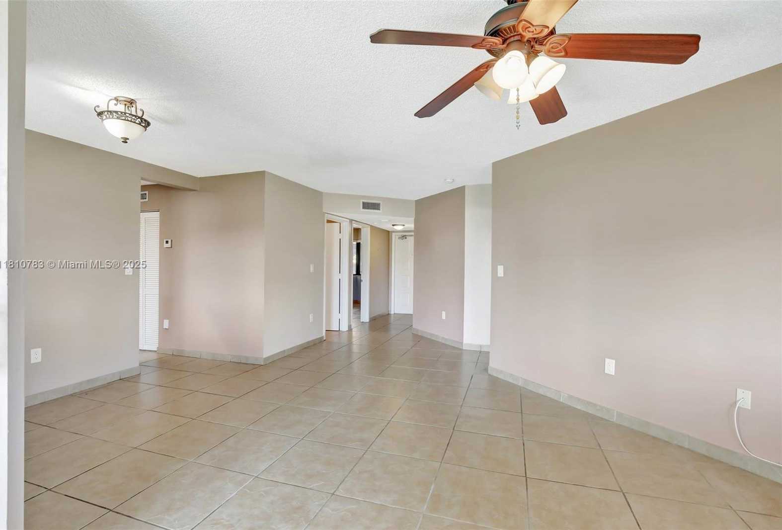 Small Image of 15535 NORTH MIAMI LAKEWAY N #106, Miami Lakes Number 27