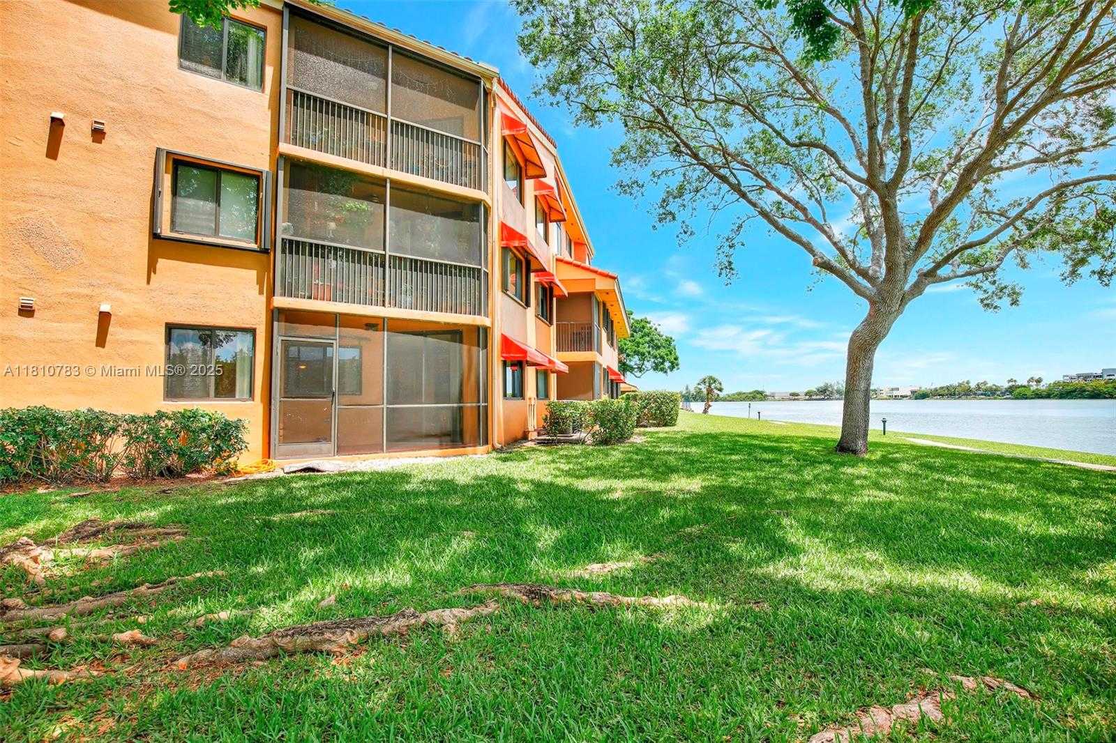 Small Image of 15535 NORTH MIAMI LAKEWAY N #106, Miami Lakes Number 43