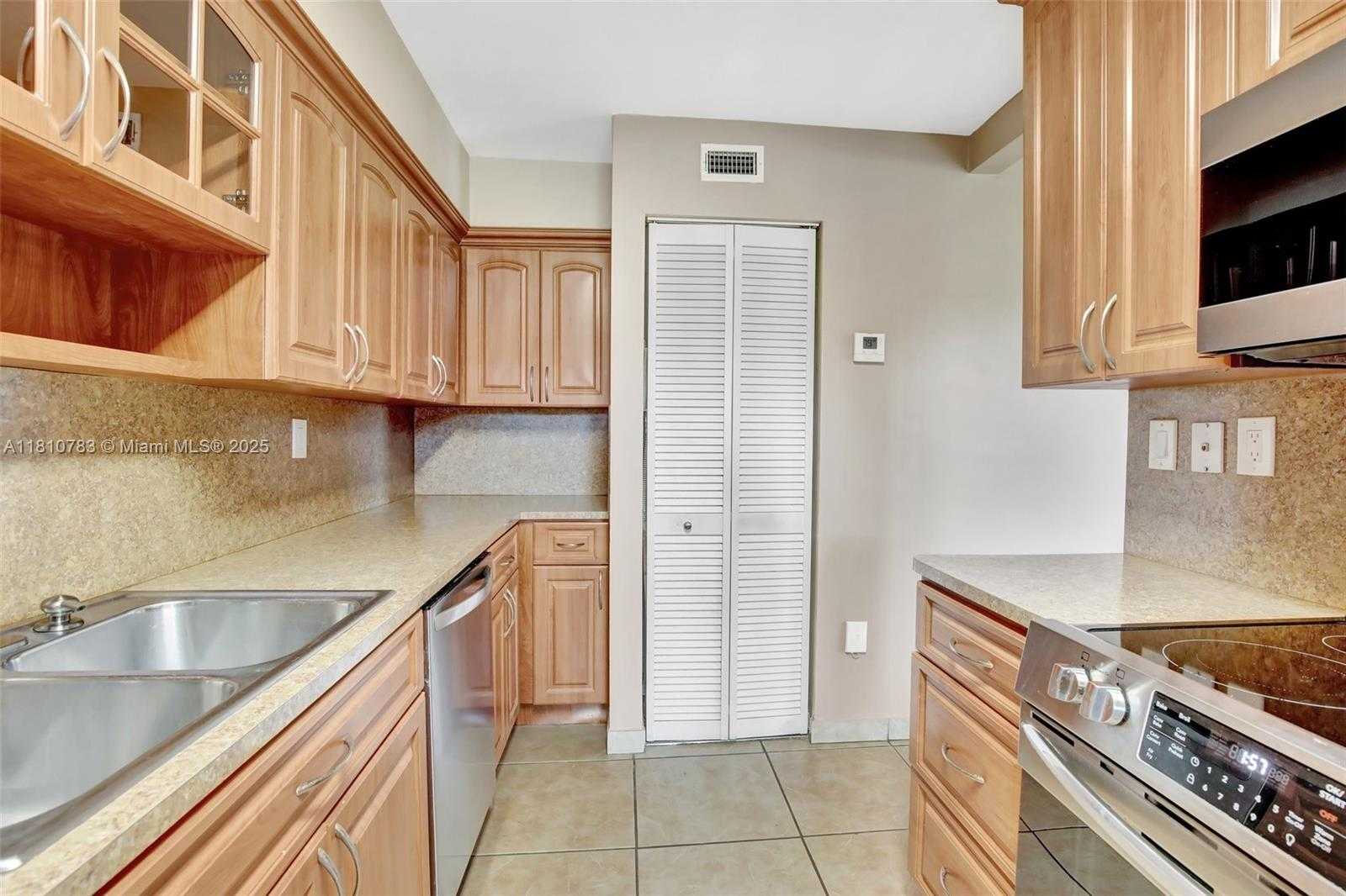 Small Image of 15535 NORTH MIAMI LAKEWAY N #106, Miami Lakes Number 6