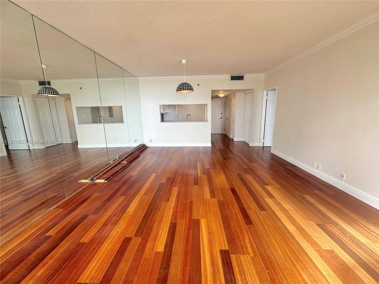 Small Image of 520 BRICKELL KEY DR #A811, Miami Number 10