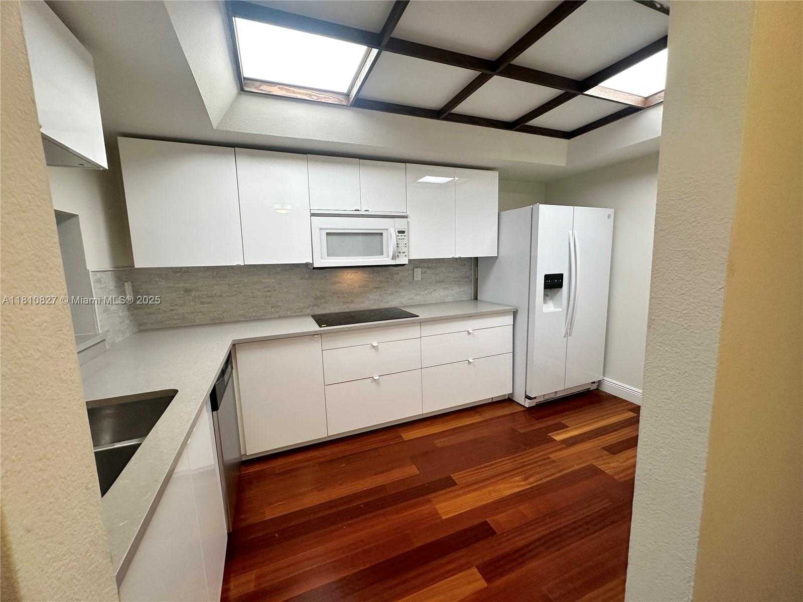 Small Image of 520 BRICKELL KEY DR #A811, Miami Number 14