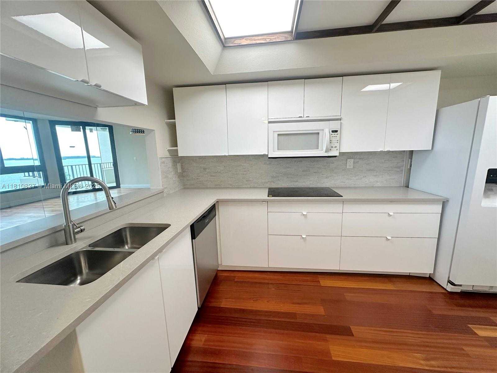 Small Image of 520 BRICKELL KEY DR #A811, Miami Number 15