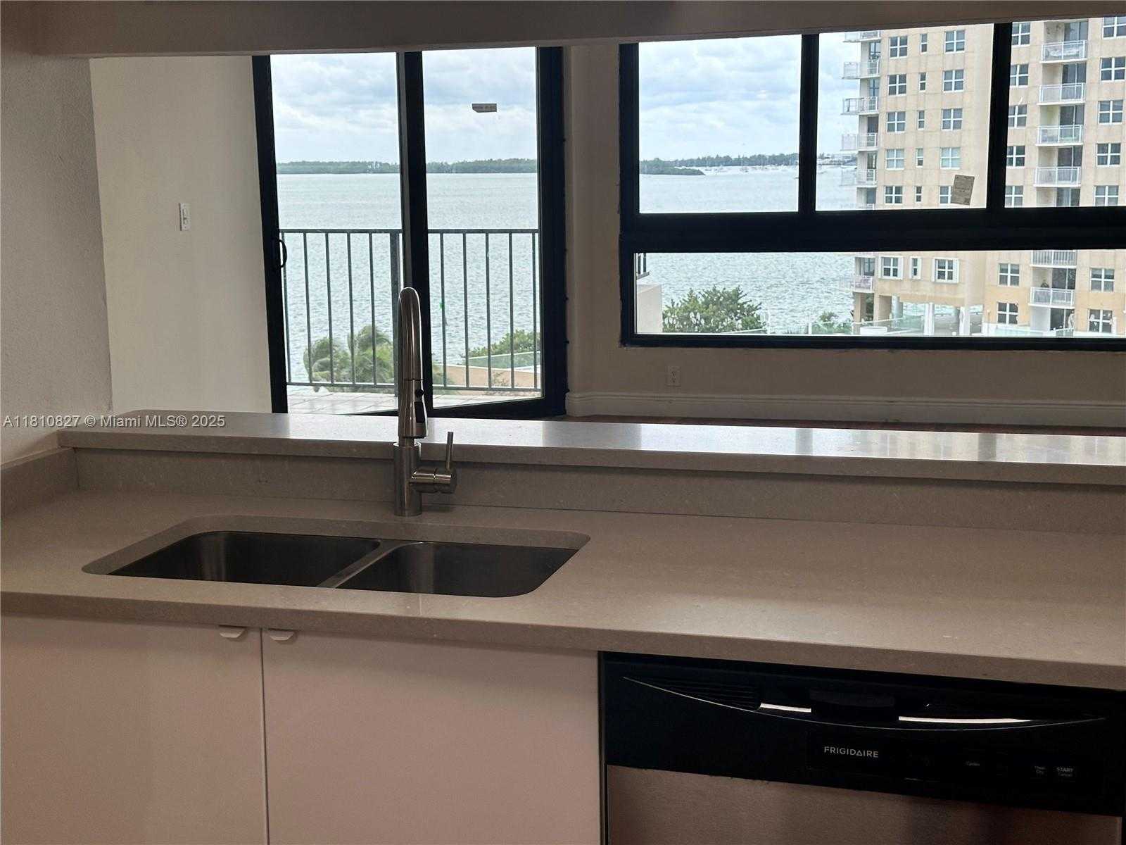 Small Image of 520 BRICKELL KEY DR #A811, Miami Number 17