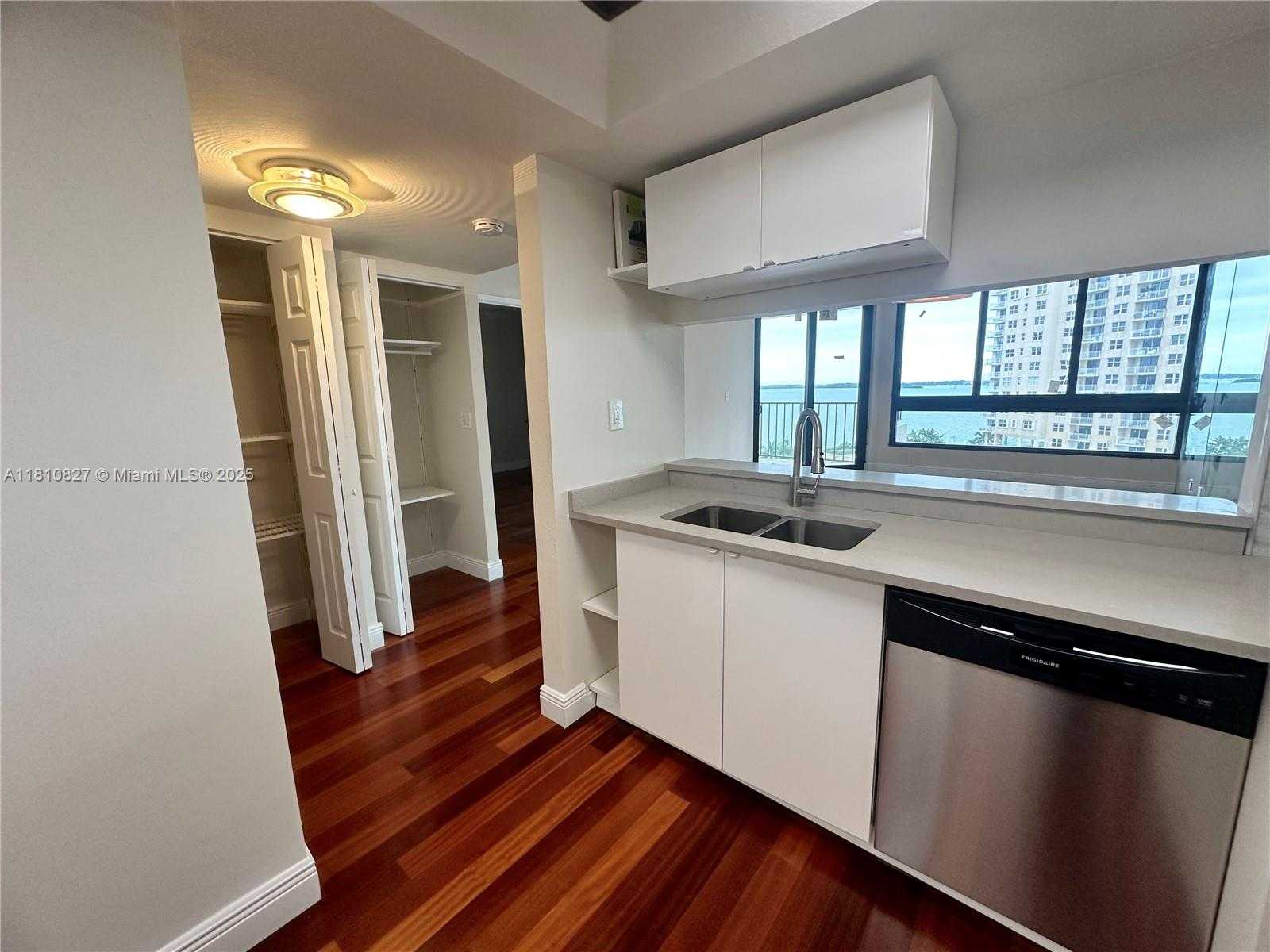 Small Image of 520 BRICKELL KEY DR #A811, Miami Number 18