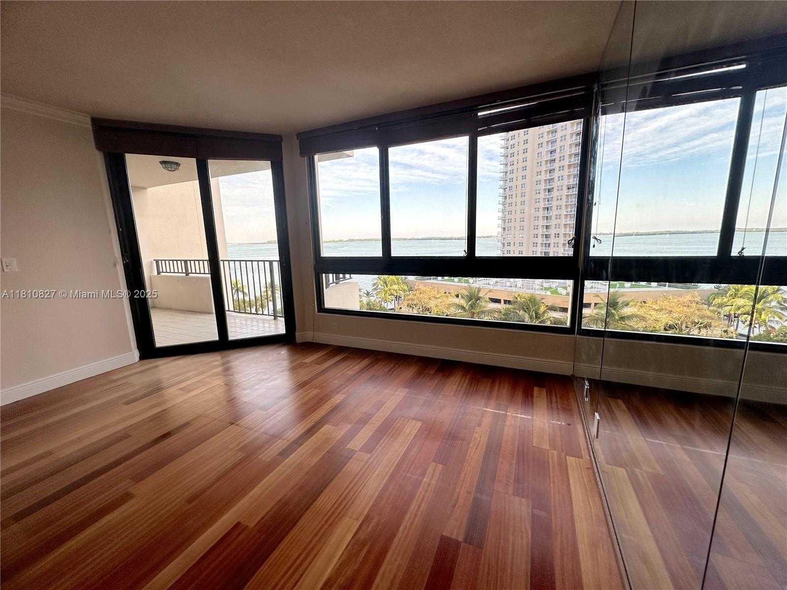 Small Image of 520 BRICKELL KEY DR #A811, Miami Number 2