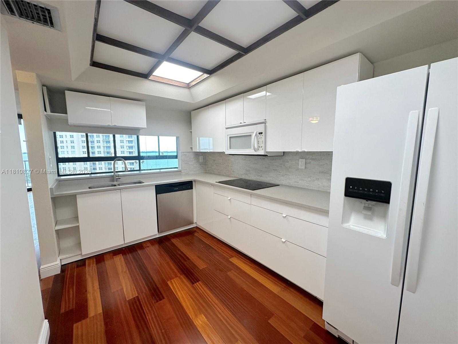 Small Image of 520 BRICKELL KEY DR #A811, Miami Number 21