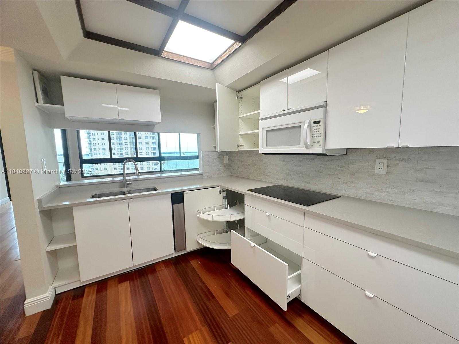 Small Image of 520 BRICKELL KEY DR #A811, Miami Number 22