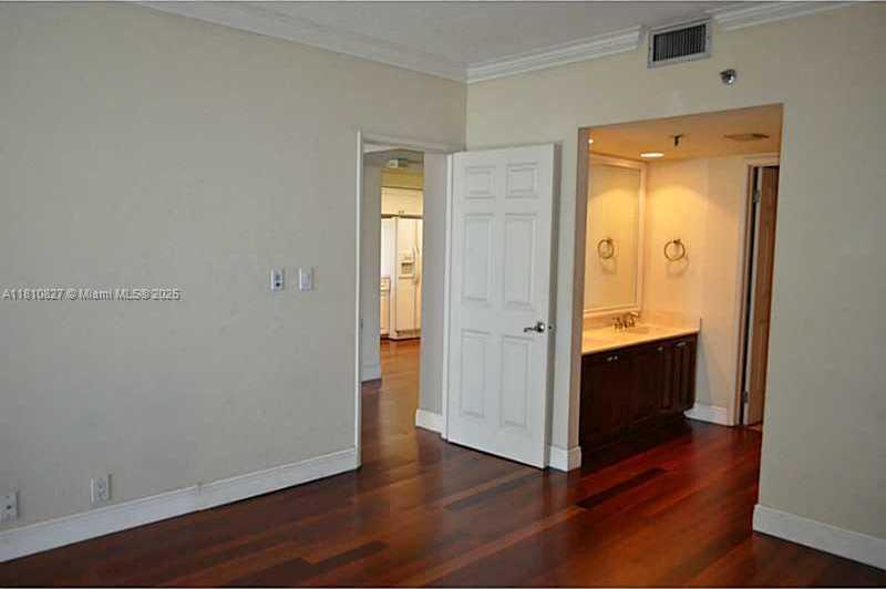 Small Image of 520 BRICKELL KEY DR #A811, Miami Number 25