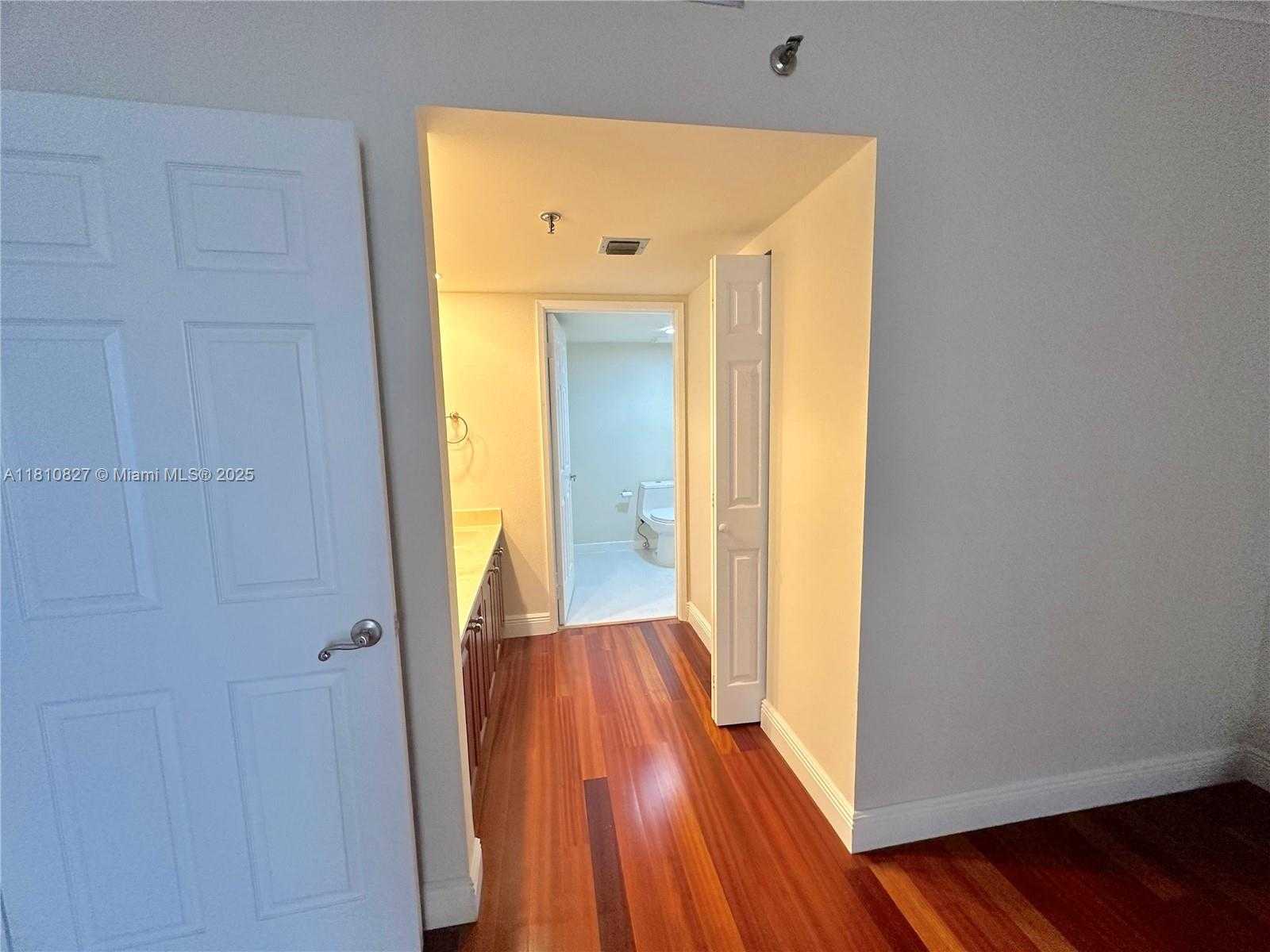 Small Image of 520 BRICKELL KEY DR #A811, Miami Number 26