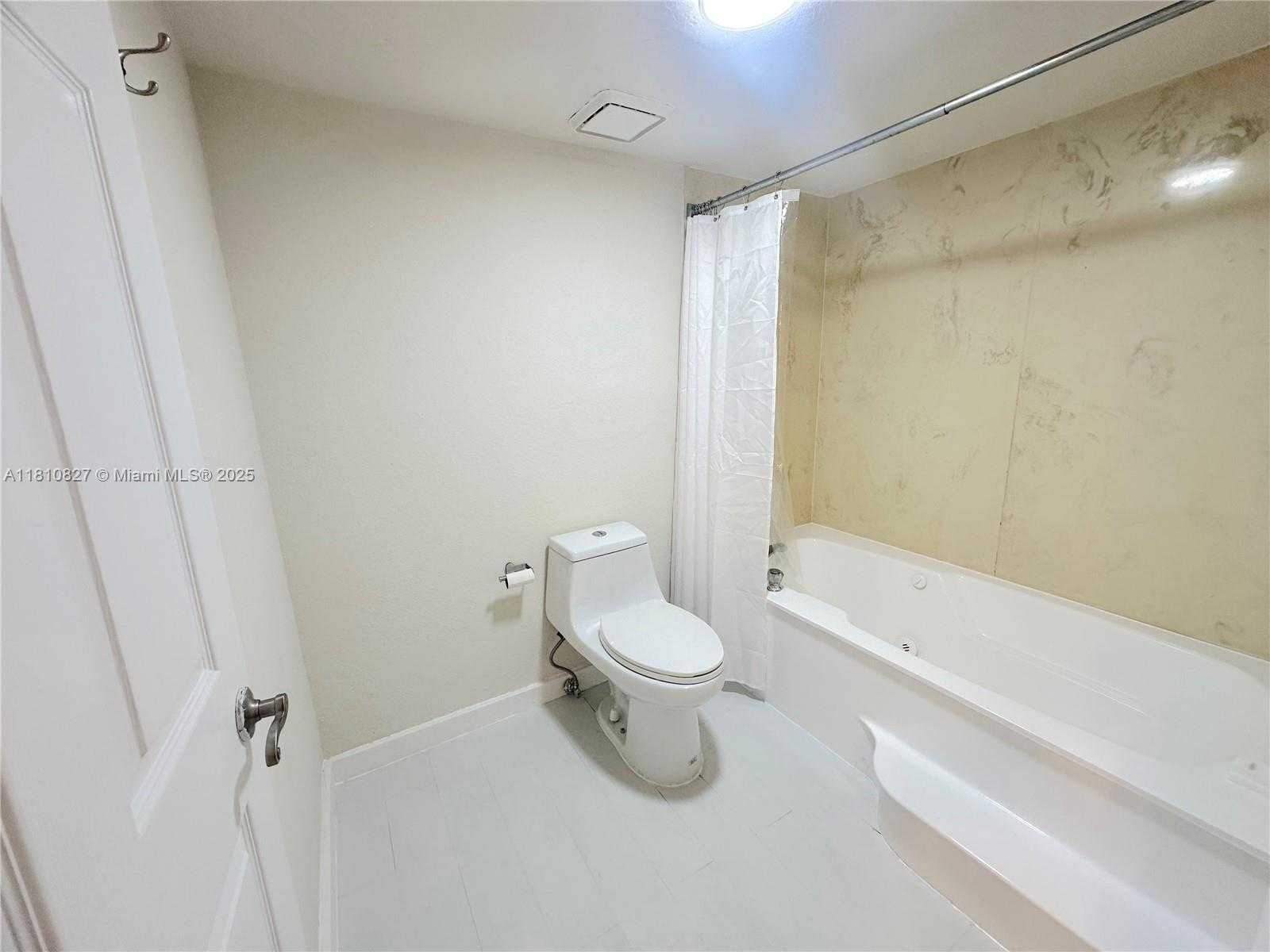 Small Image of 520 BRICKELL KEY DR #A811, Miami Number 27
