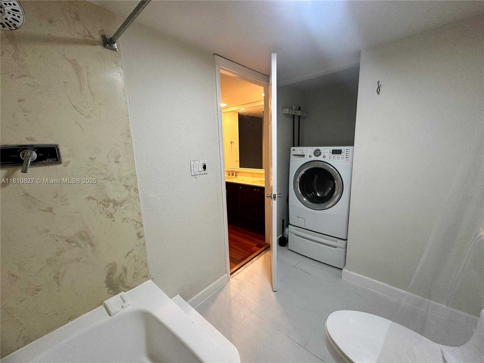 Small Image of 520 BRICKELL KEY DR #A811, Miami Number 28
