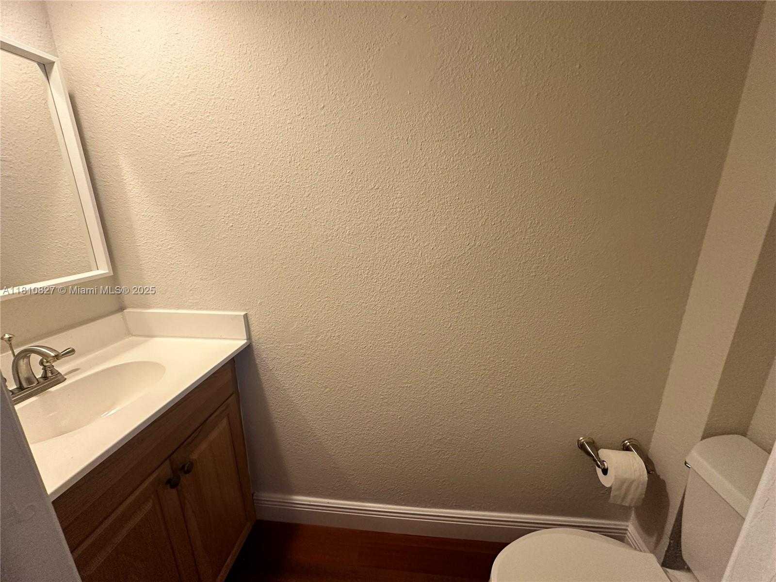 Small Image of 520 BRICKELL KEY DR #A811, Miami Number 31