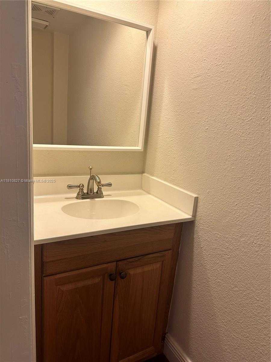 Small Image of 520 BRICKELL KEY DR #A811, Miami Number 32