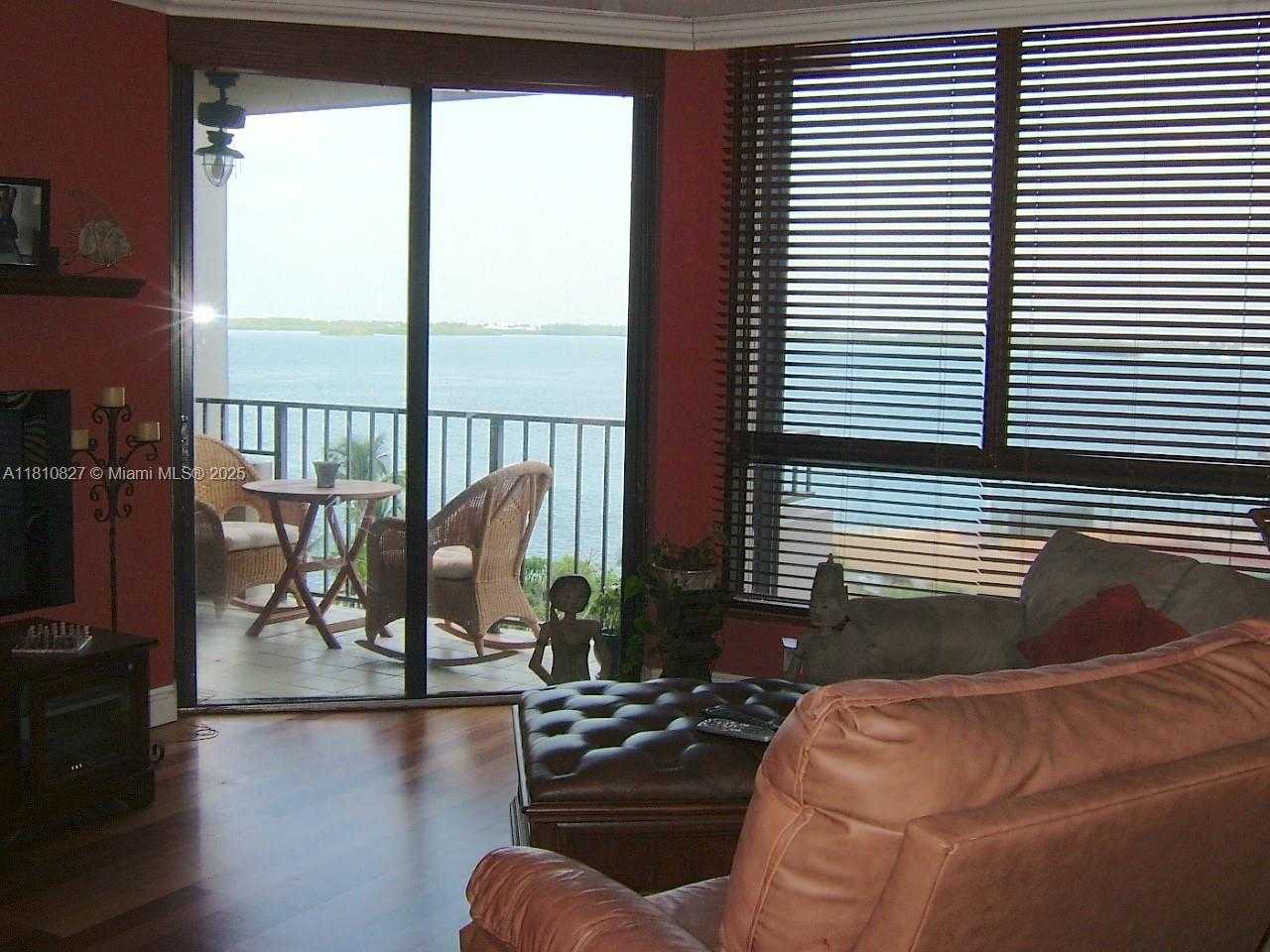 Small Image of 520 BRICKELL KEY DR #A811, Miami Number 7