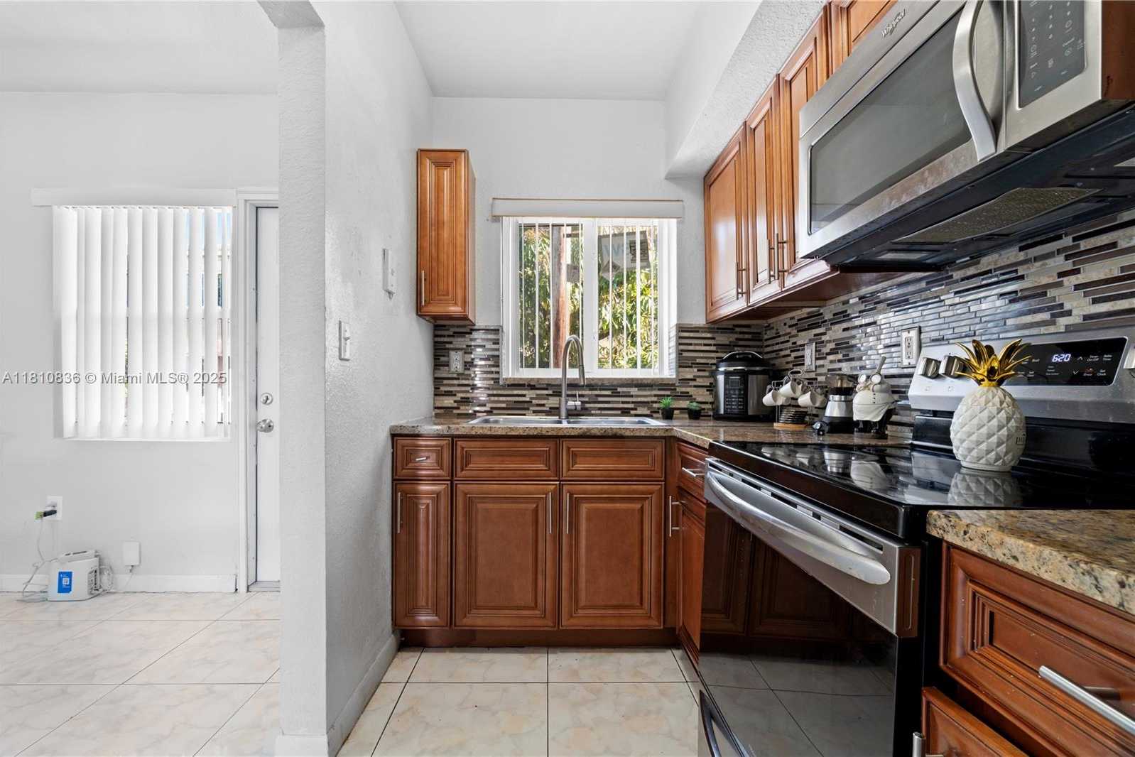 Small Image of 422 NORTH WEST 84TH ST #422, Miami Number 5