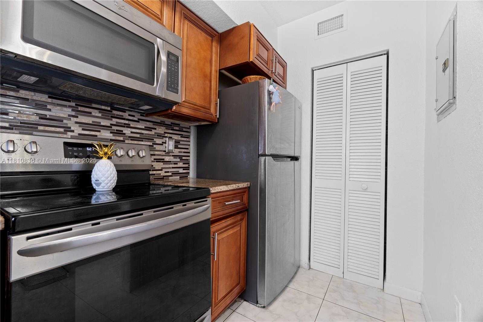 Small Image of 422 NORTH WEST 84TH ST #422, Miami Number 6