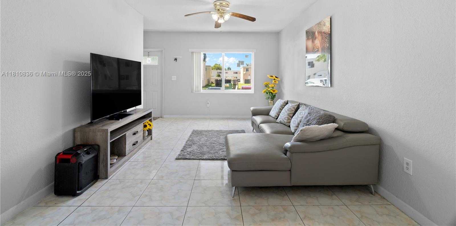 Small Image of 422 NORTH WEST 84TH ST #422, Miami Number 8