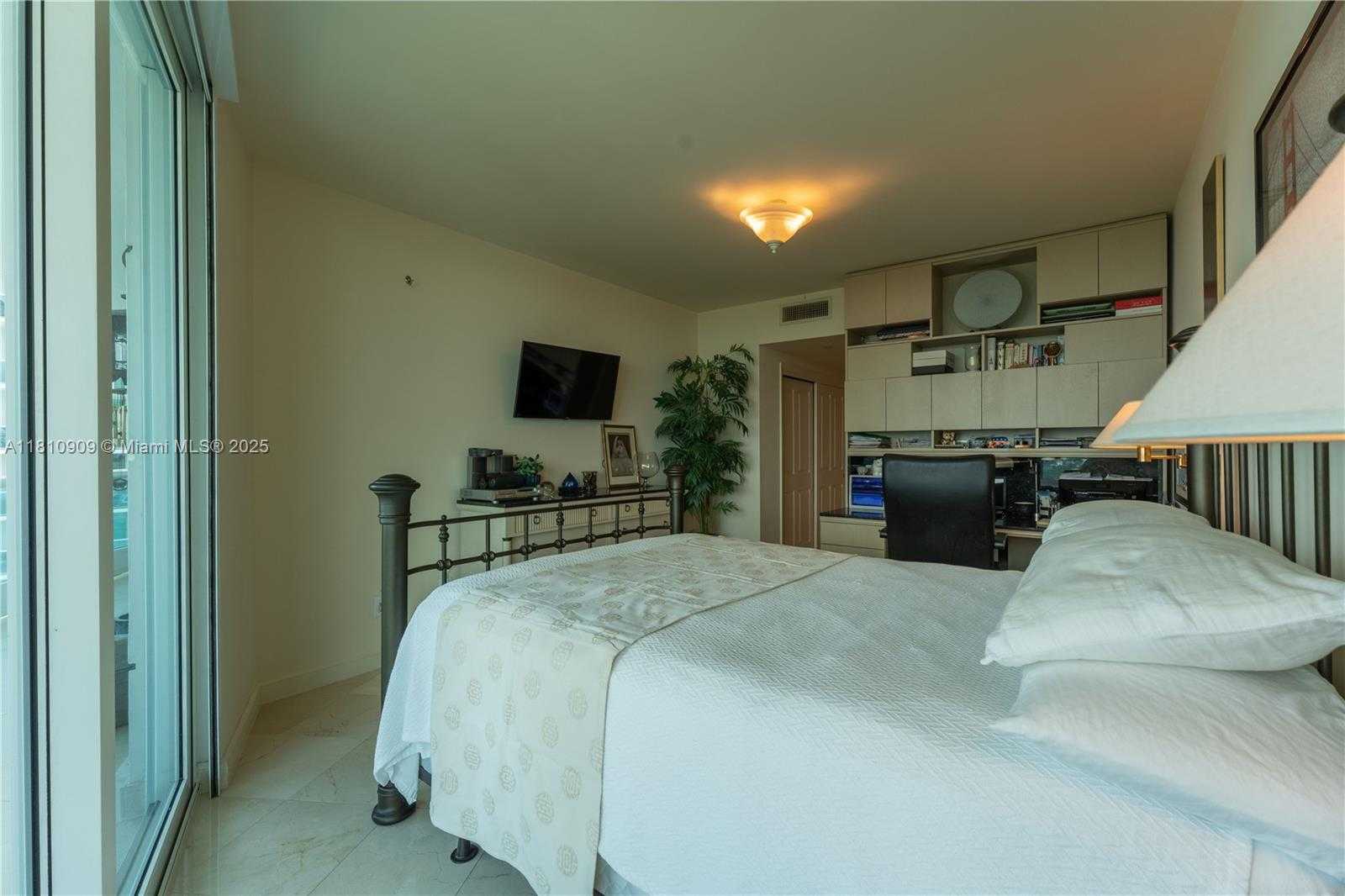 Small Image of 2127 BRICKELL AVE #3304, Miami Number 19