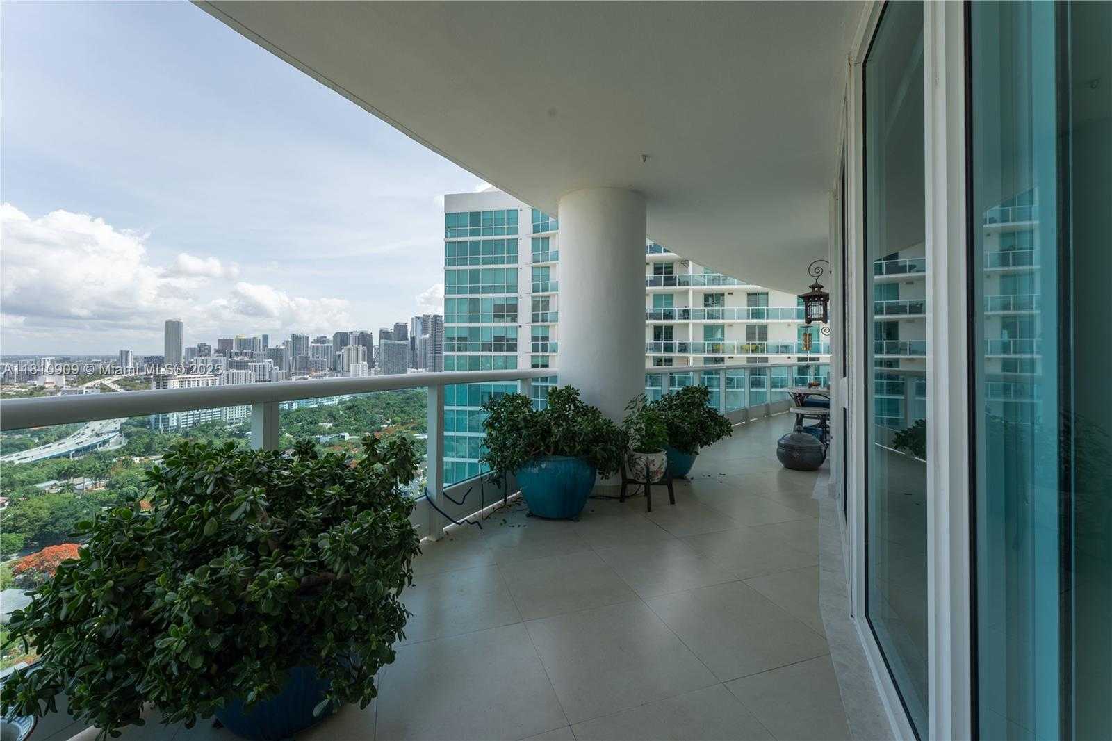 Small Image of 2127 BRICKELL AVE #3304, Miami Number 21
