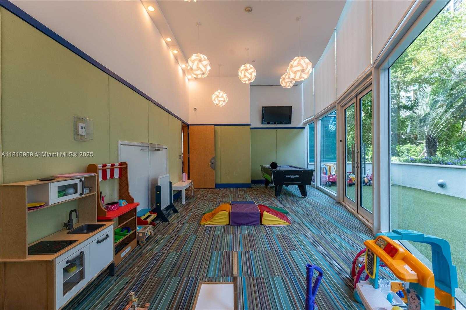 Small Image of 2127 BRICKELL AVE #3304, Miami Number 30