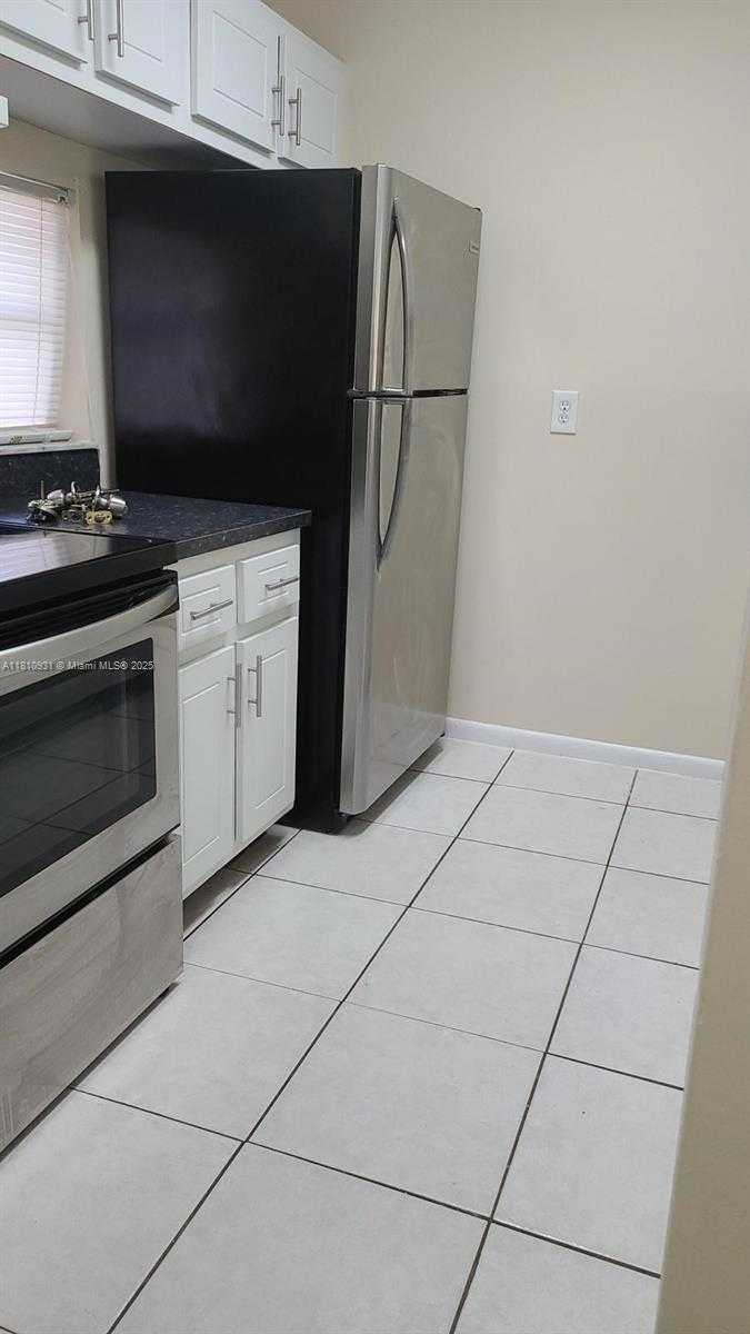 Small Image of 8540 NORTH SHERMAN CIR #204, Miramar Number 3
