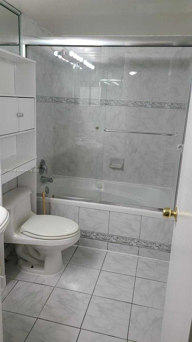 Small Image of 8540 NORTH SHERMAN CIR #204, Miramar Number 4