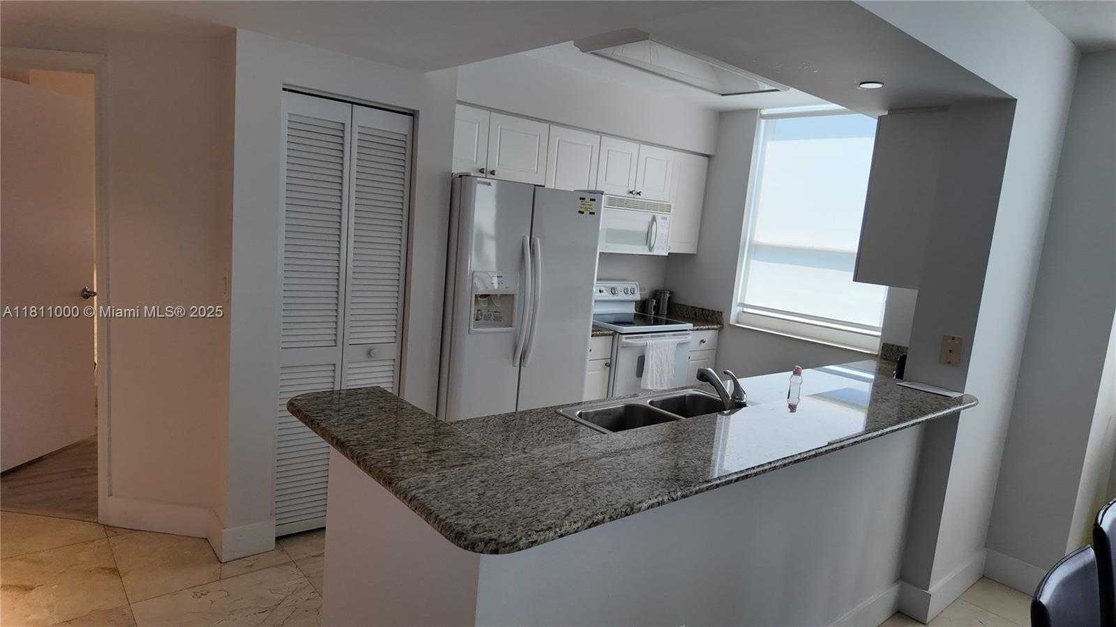 Small Image of 19501 WEST COUNTRY CLUB DR #1213, Aventura Number 16