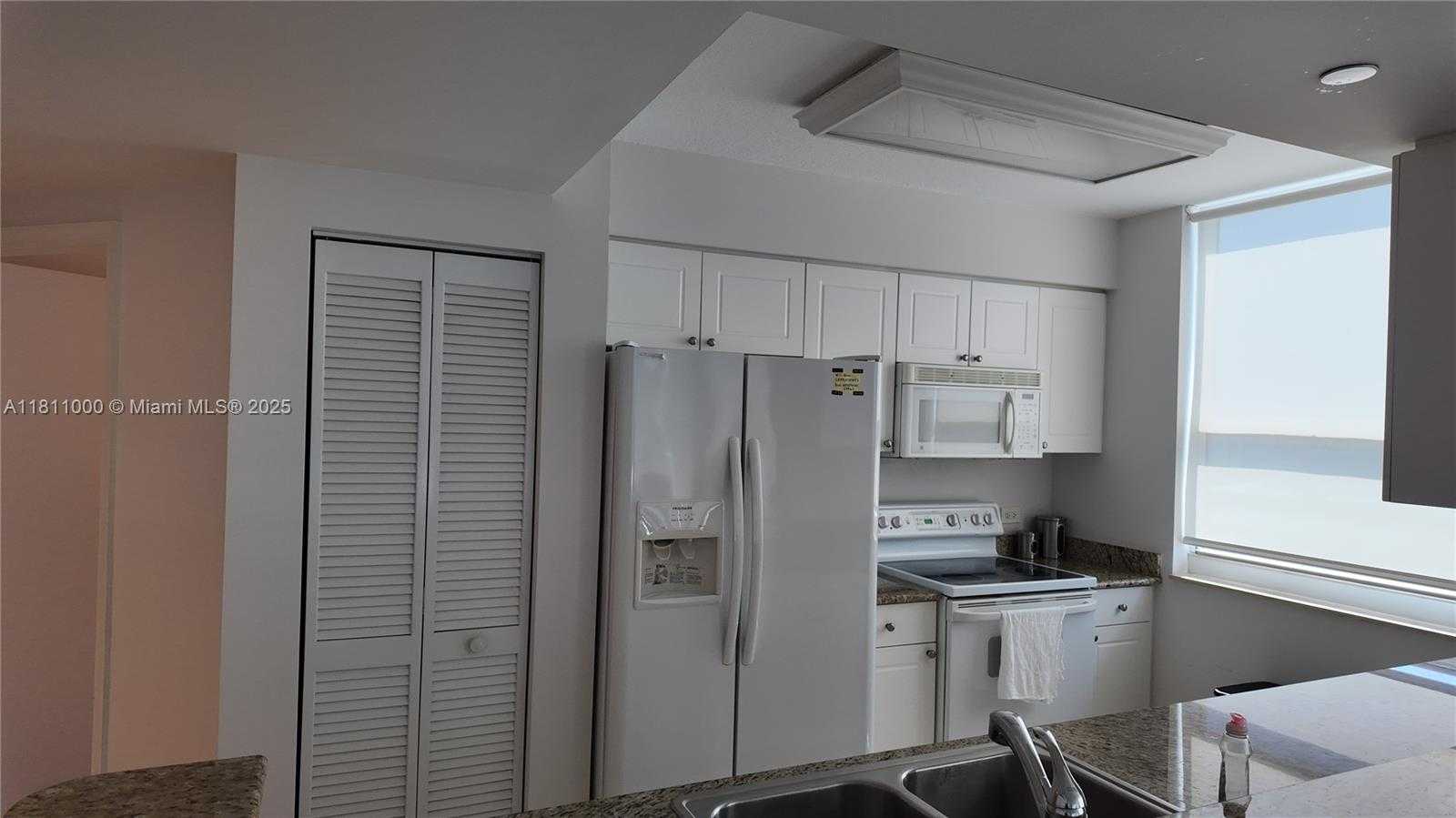 Small Image of 19501 WEST COUNTRY CLUB DR #1213, Aventura Number 3